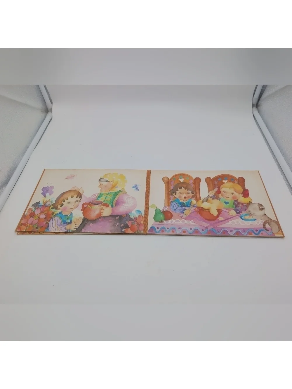 About the Miraculous Pot Slovak folk tale Fold Out Book